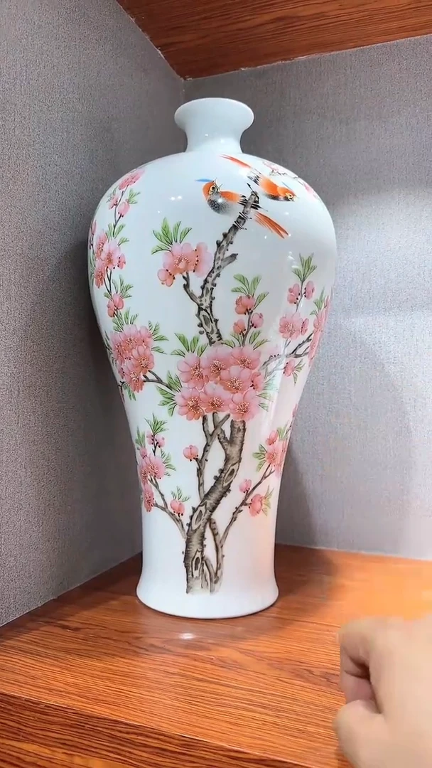 瓶甄选-水点桃花梅瓶一个