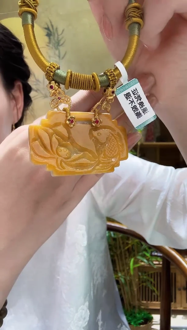 颈饰未镶嵌翡翠吊坠