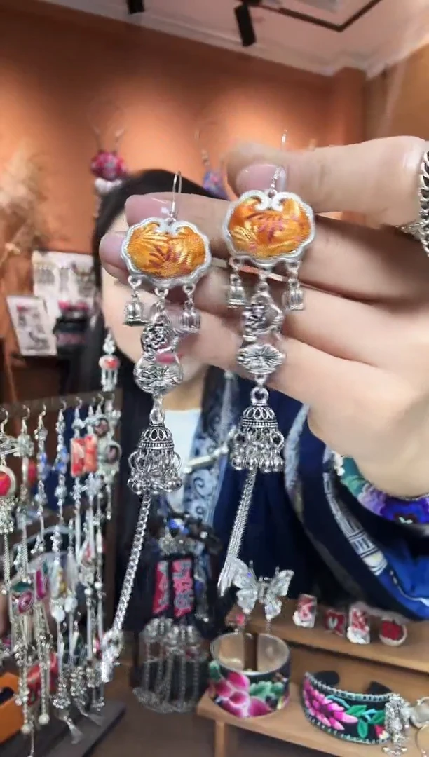 【闪购商品】刺绣纯手工民族风耳环