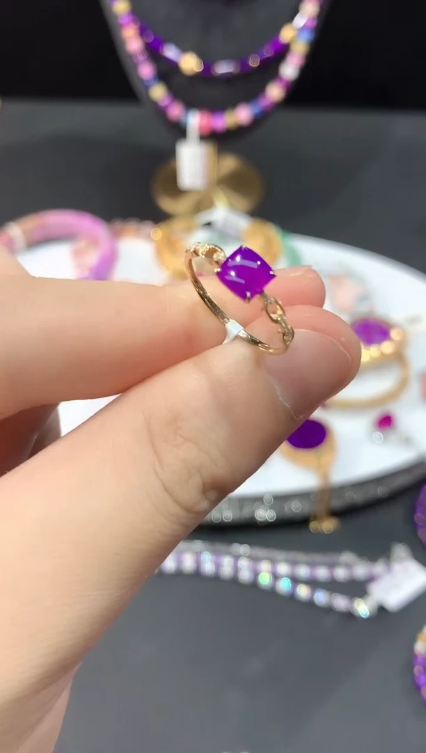 18K金镶嵌苏纪石（舒俱来）.戒指