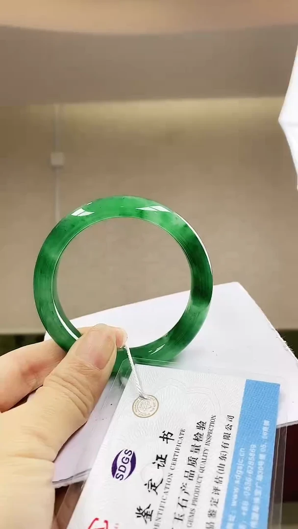 未镶嵌手镯石英质玉（非洲翠）1