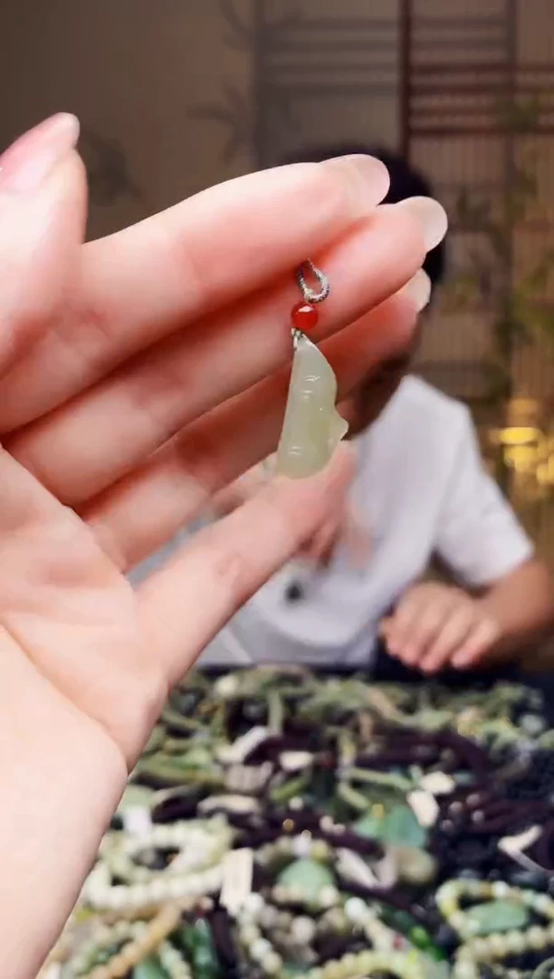 颈饰未镶嵌和田玉多样性发货，拍一发一