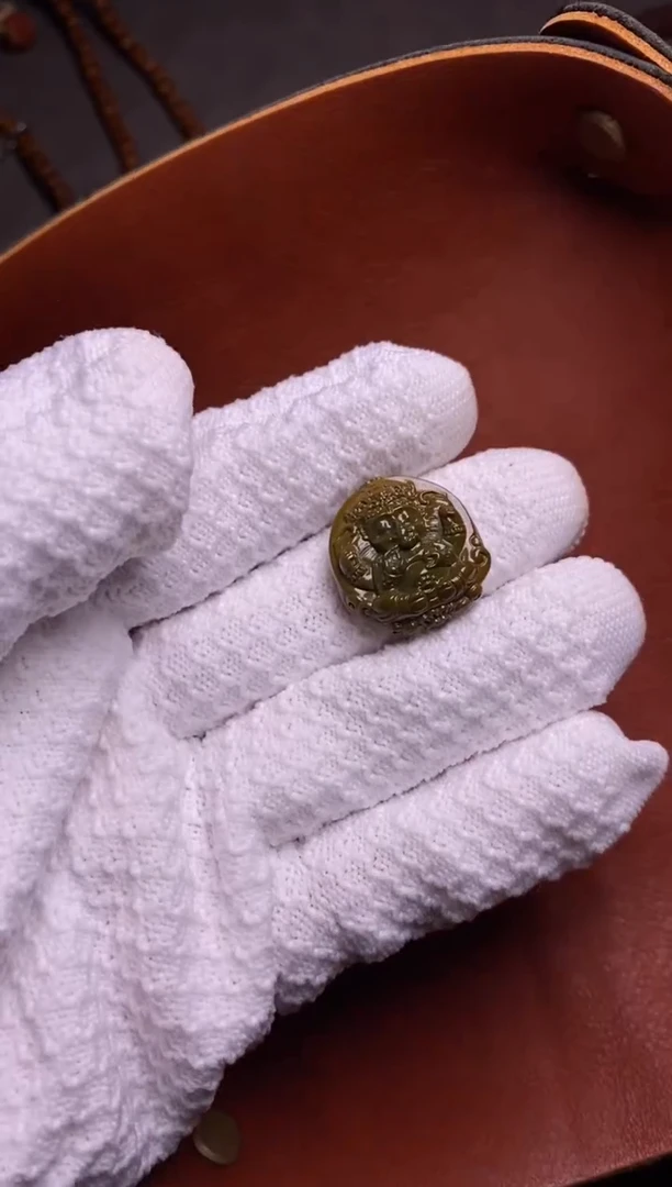 未镶嵌绿松石颈饰象神背云（22*23）