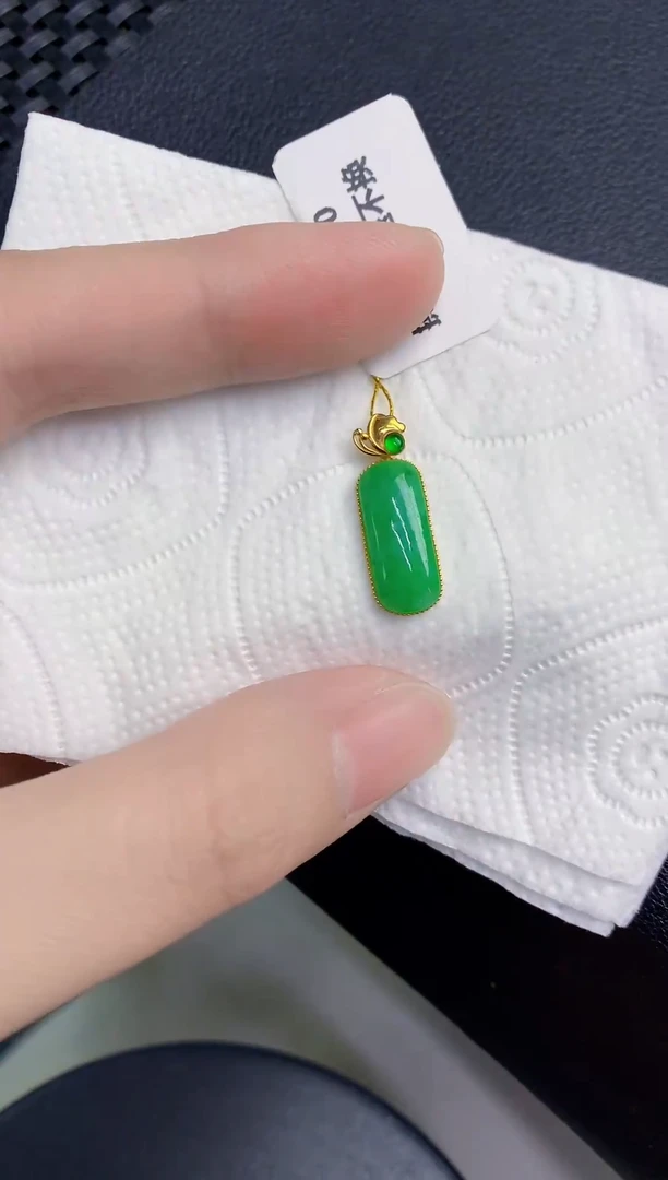 颈饰18K金镶嵌翡翠天然翡翠缅甸A货