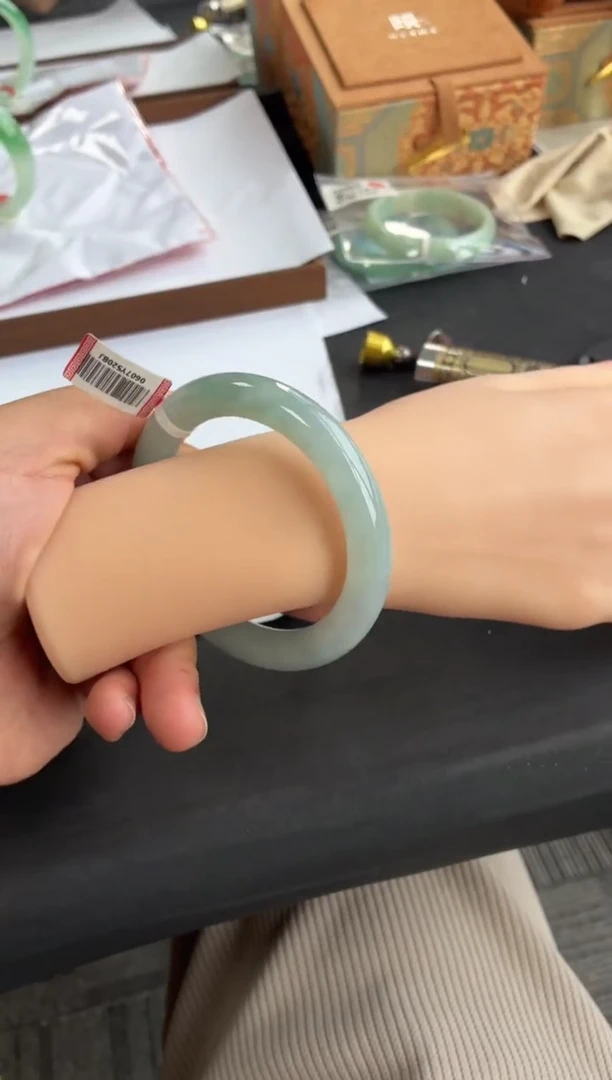 未镶嵌手镯翡翠15号60.4*11*11.4圆条