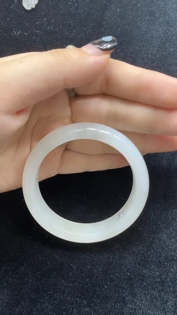 和田玉手镯未镶嵌313圈口53.6微瑕