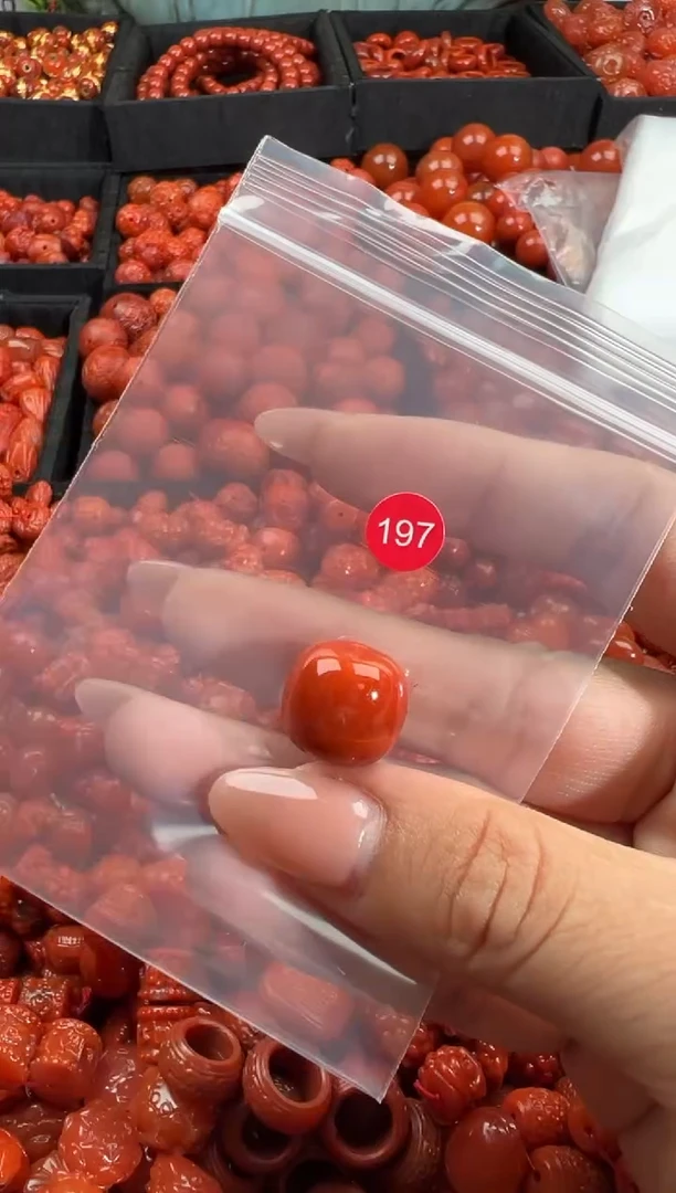 南红玛瑙未镶嵌颈饰1