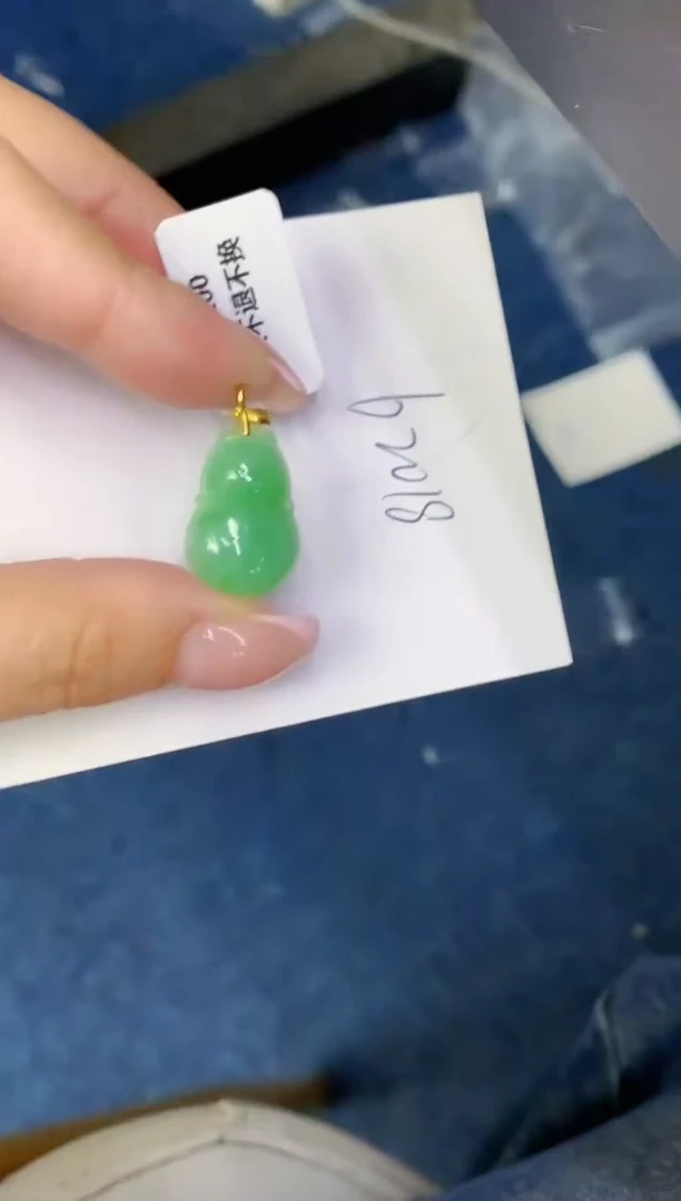 翡翠18K金镶嵌颈饰缅甸天然翡翠A货