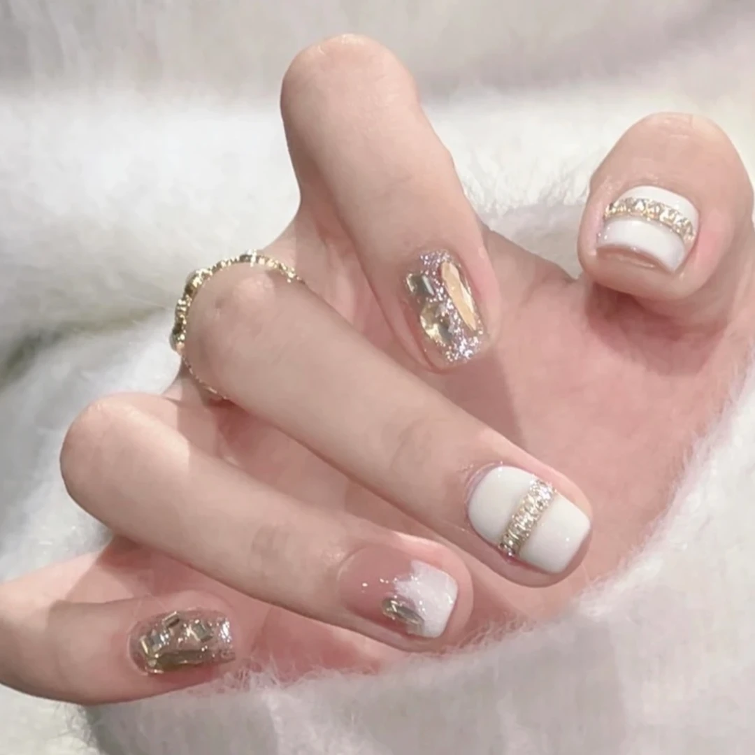 【雪色霜华】新款高品质雪白色带钻秋冬氛围感法式纯手工穿戴甲