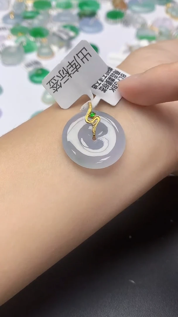 翡翠18K金镶嵌颈饰天然缅甸a货翡翠