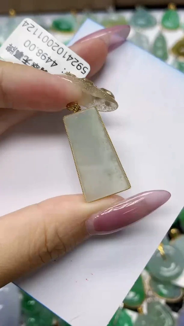 翡翠18K金镶嵌颈饰1111111111