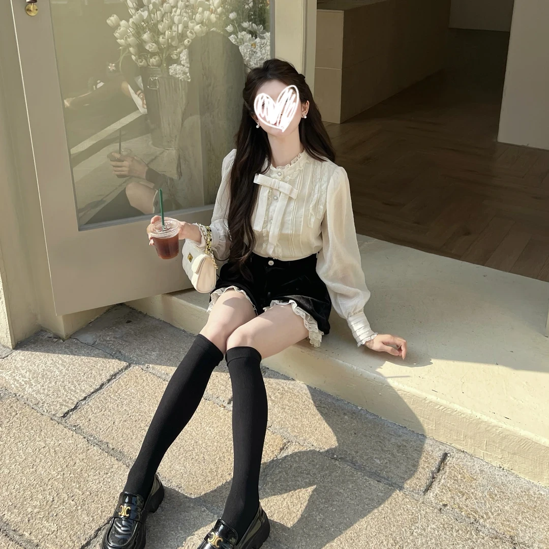 蕾丝拼接复古气质衬衫女2025新款高腰百搭黑色灯笼短裤两件套8572