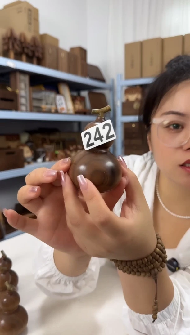 木242号黑胡桃实木香薰摆件