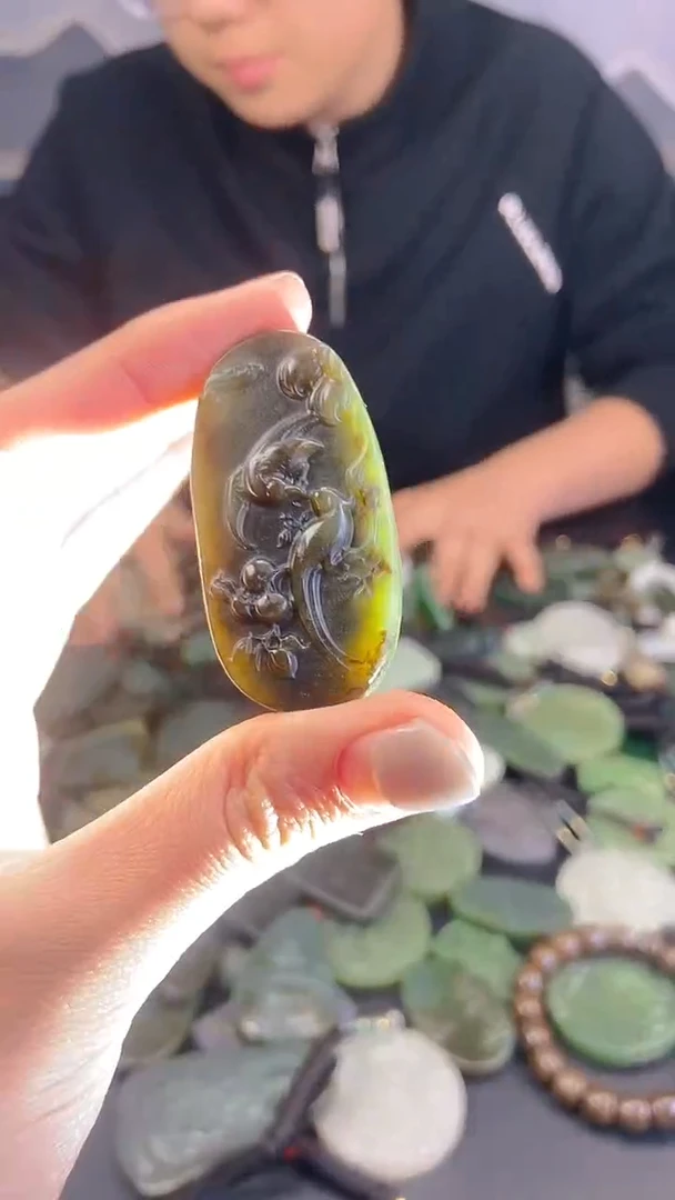 颈饰未镶嵌和田玉1