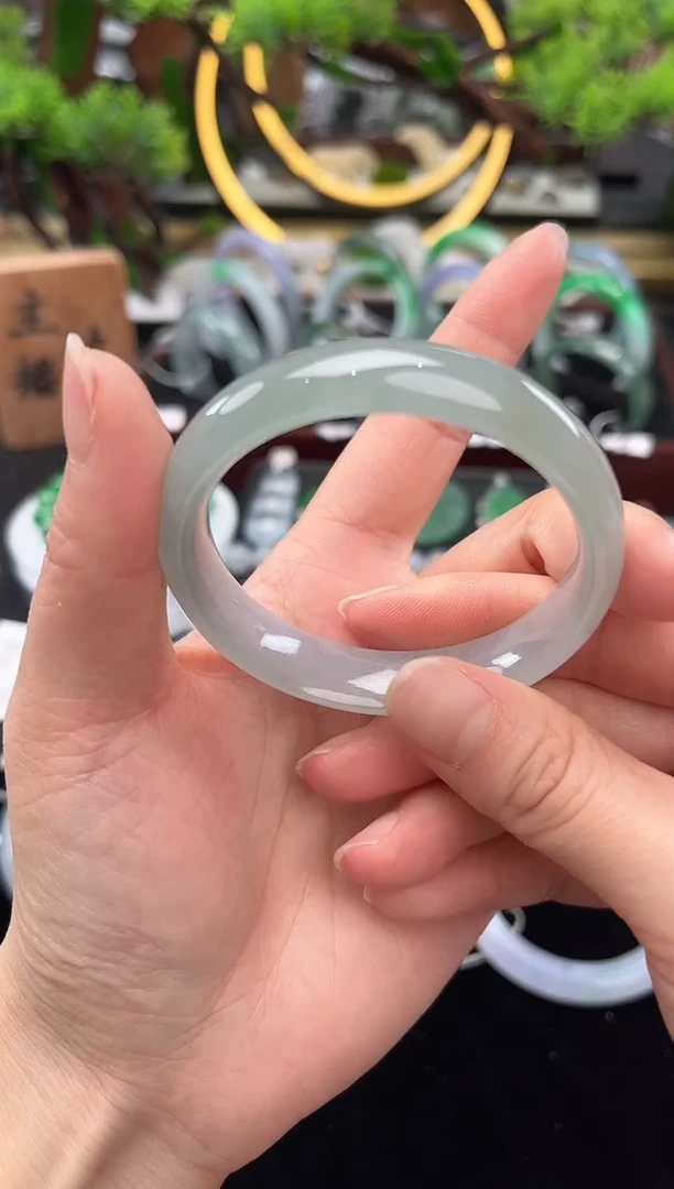 未镶嵌手镯翡翠手镯