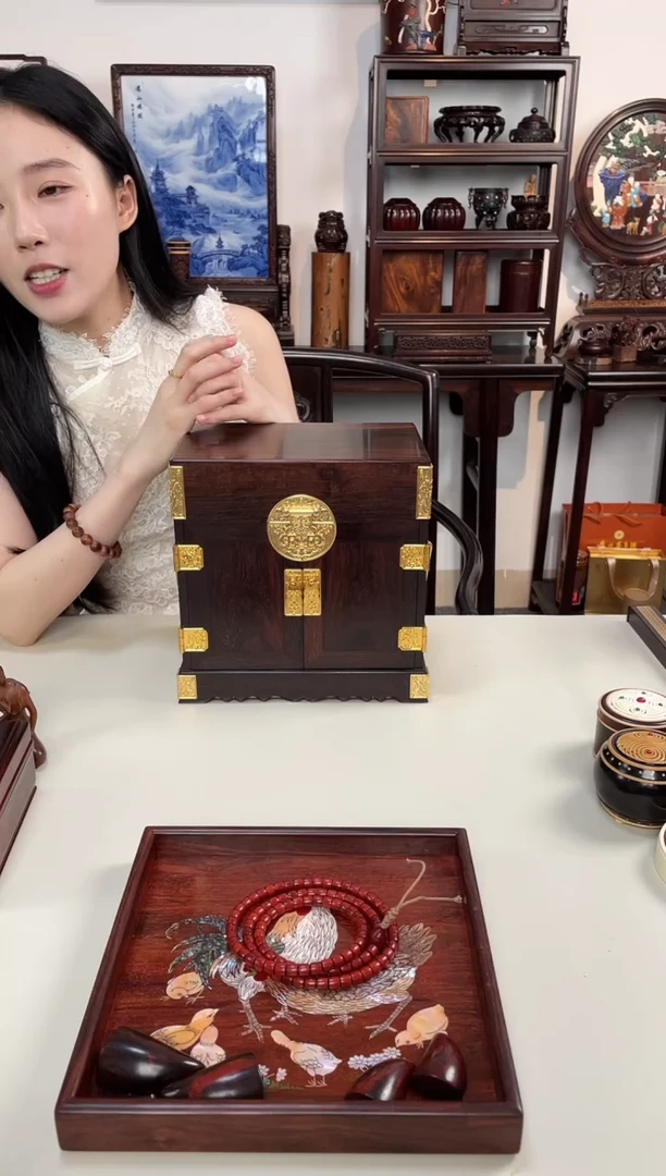 紫檀木类成套家具独板官皮箱