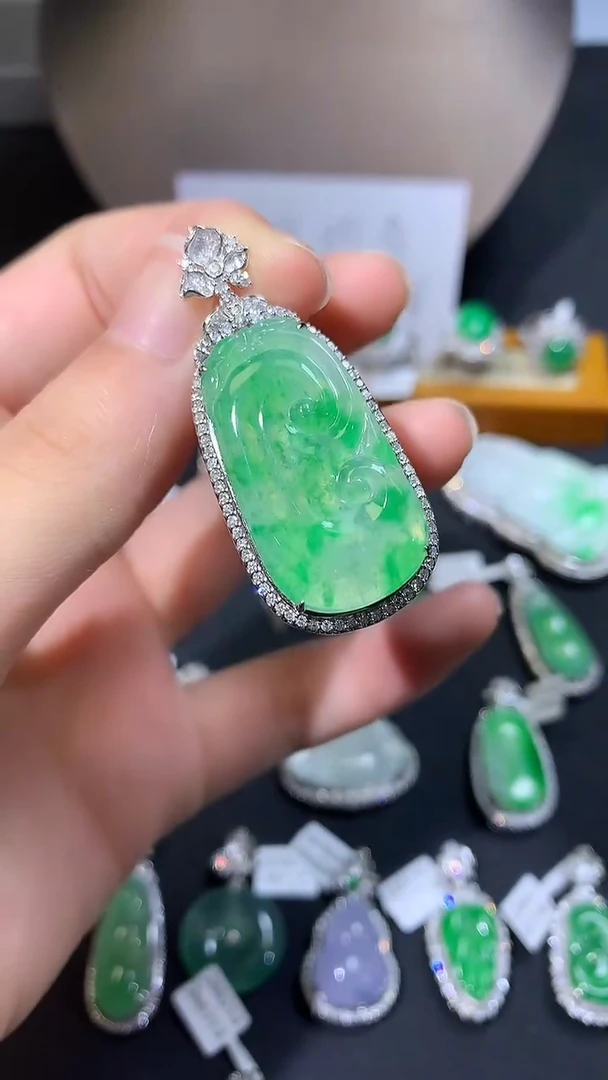 翡翠18K金镶嵌吊坠(不含链)吊坠