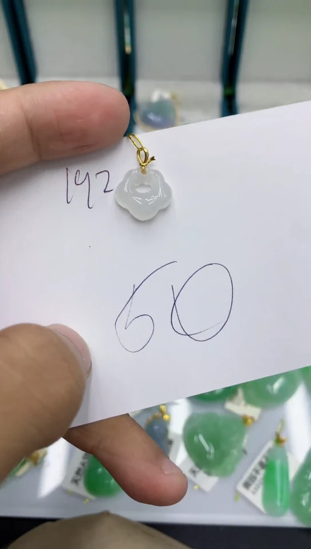 颈饰18K金镶嵌翡翠1111111111