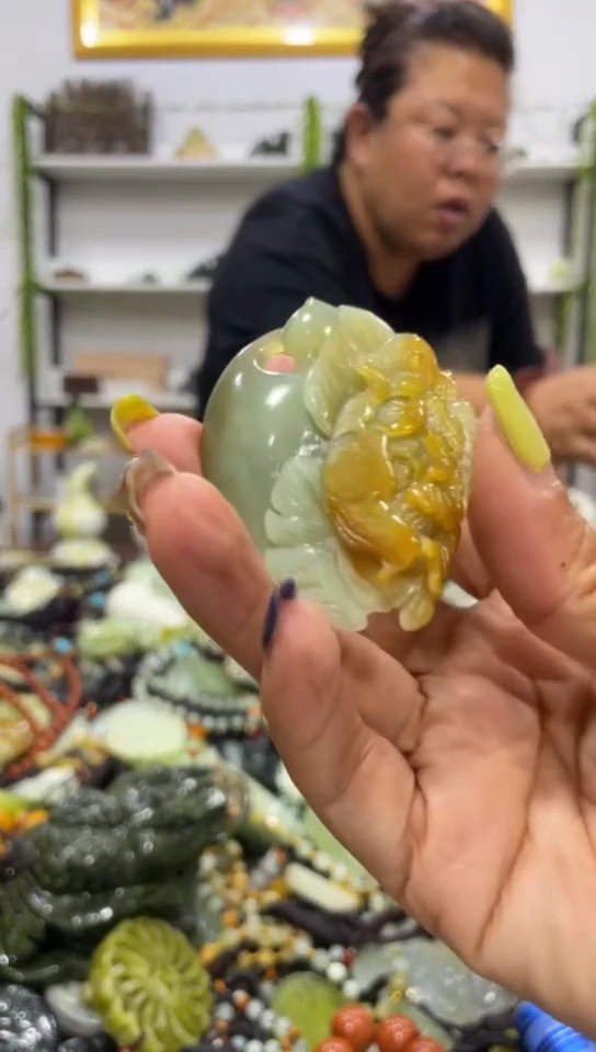 未镶嵌岫玉吊坠