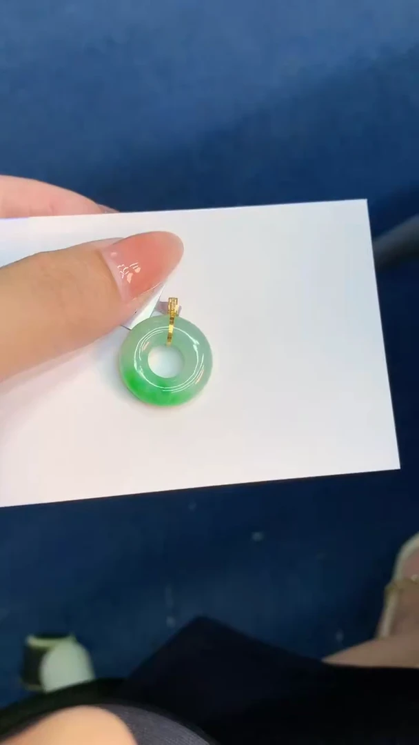 翡翠18K金镶嵌颈饰           1