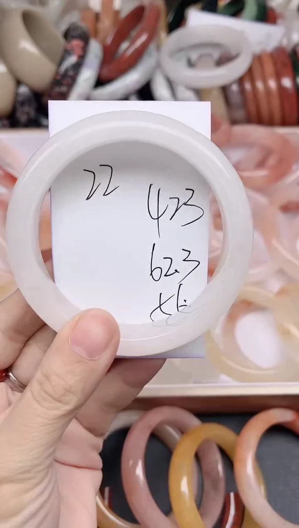 未镶嵌手镯石英质玉423