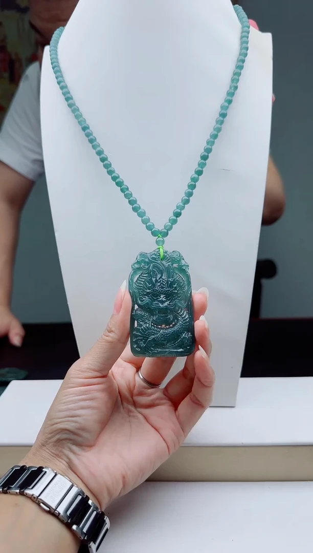 颈饰未镶嵌翡翠多样性发其一