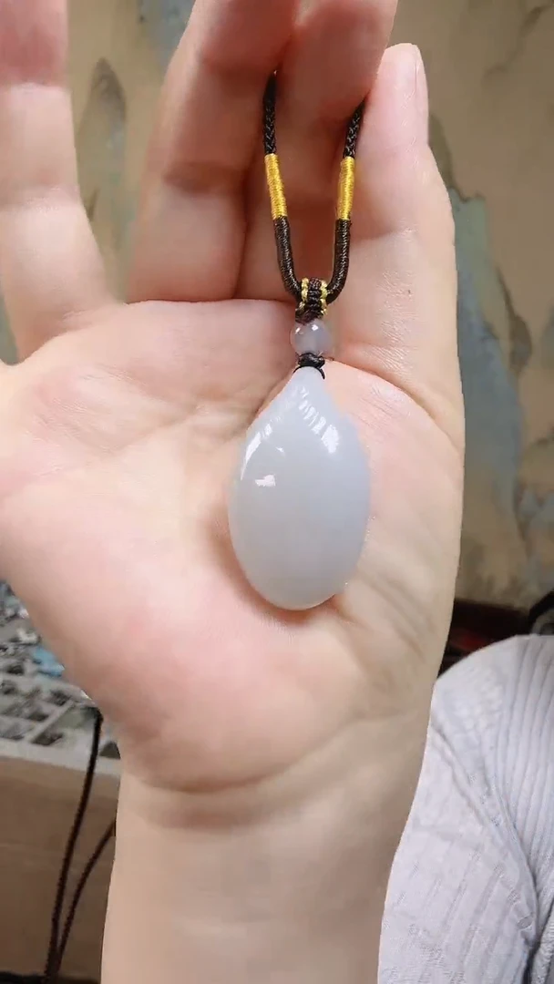 和田玉未镶嵌颈饰.