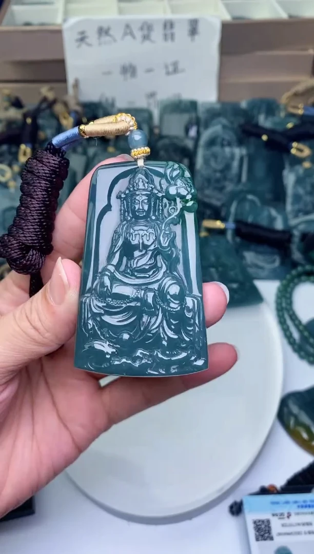 颈饰未镶嵌翡翠