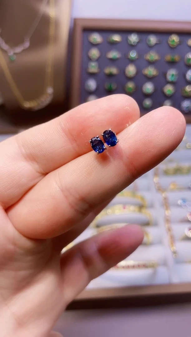 【闪购商品】蓝宝石耳饰银S925镶嵌一对