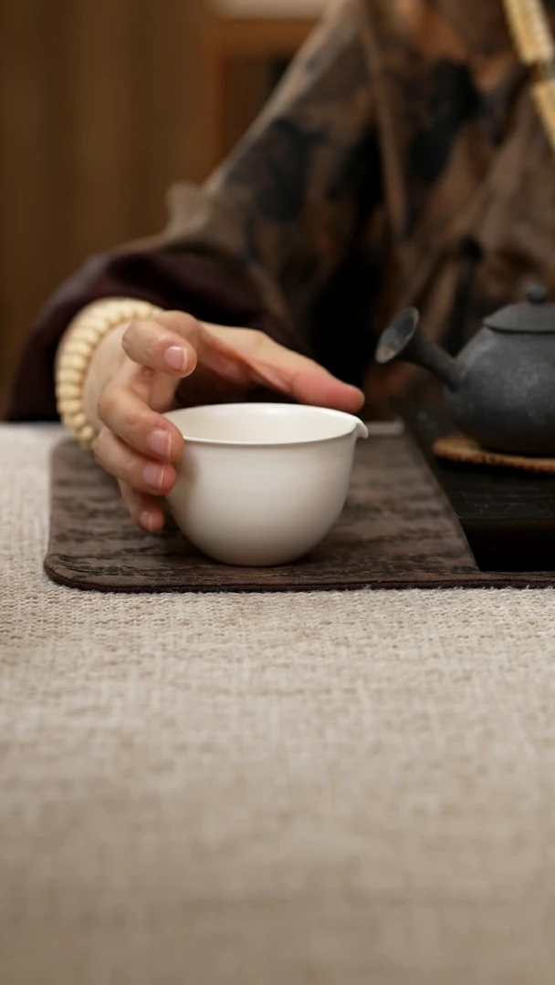 /138白釉公道杯-特