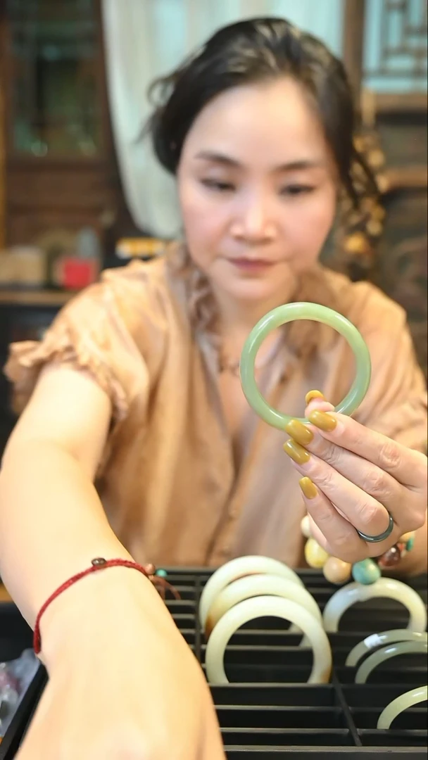 和田玉手镯未镶嵌茉*定向 茉莉