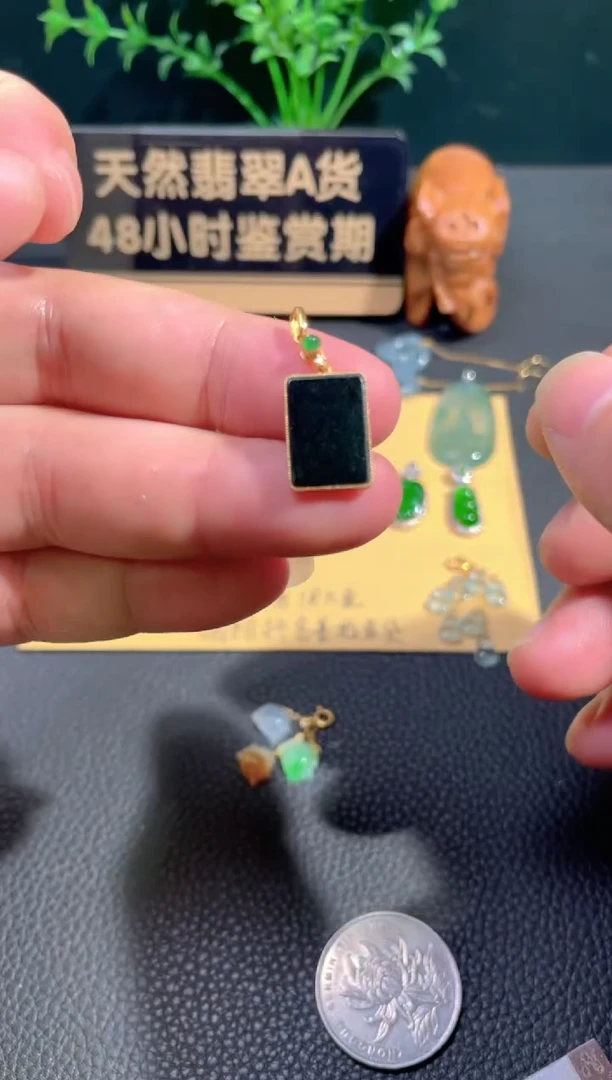 颈饰18K金镶嵌翡翠翡翠