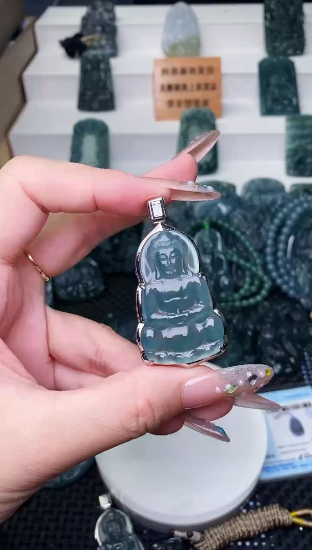 颈饰未镶嵌翡翠