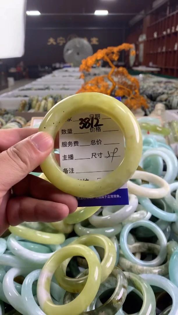 蛇纹石玉未镶嵌手镯3812