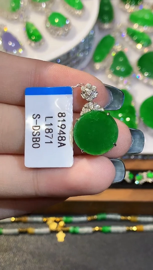 吊坠(不含链)18K金镶嵌翡翠L1871多样性发其一