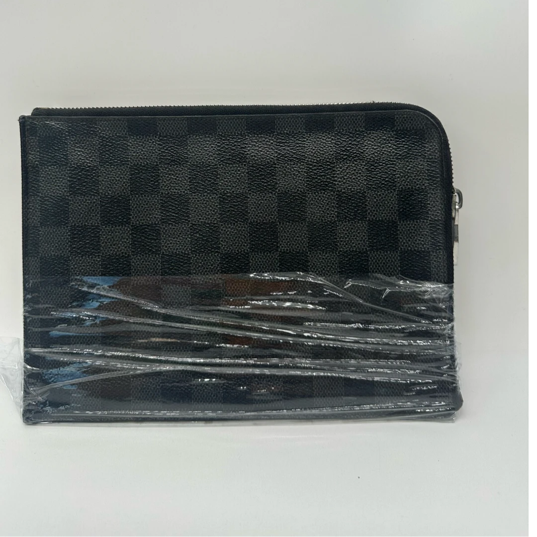 95新 LouisVuitton/路易威登 黑色棋盘格洗漱包手拿包dx9225