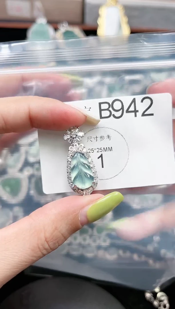 【闪购商品】翡翠颈饰未镶嵌942赠皮绳