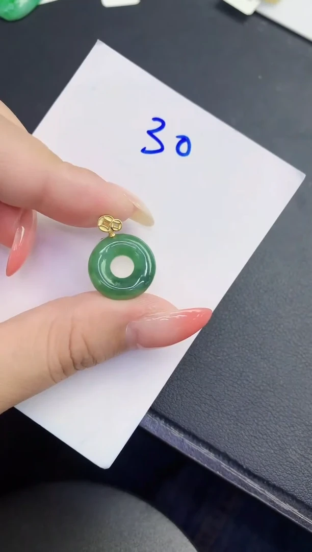 翡翠未镶嵌颈饰缅甸天然翡翠A货