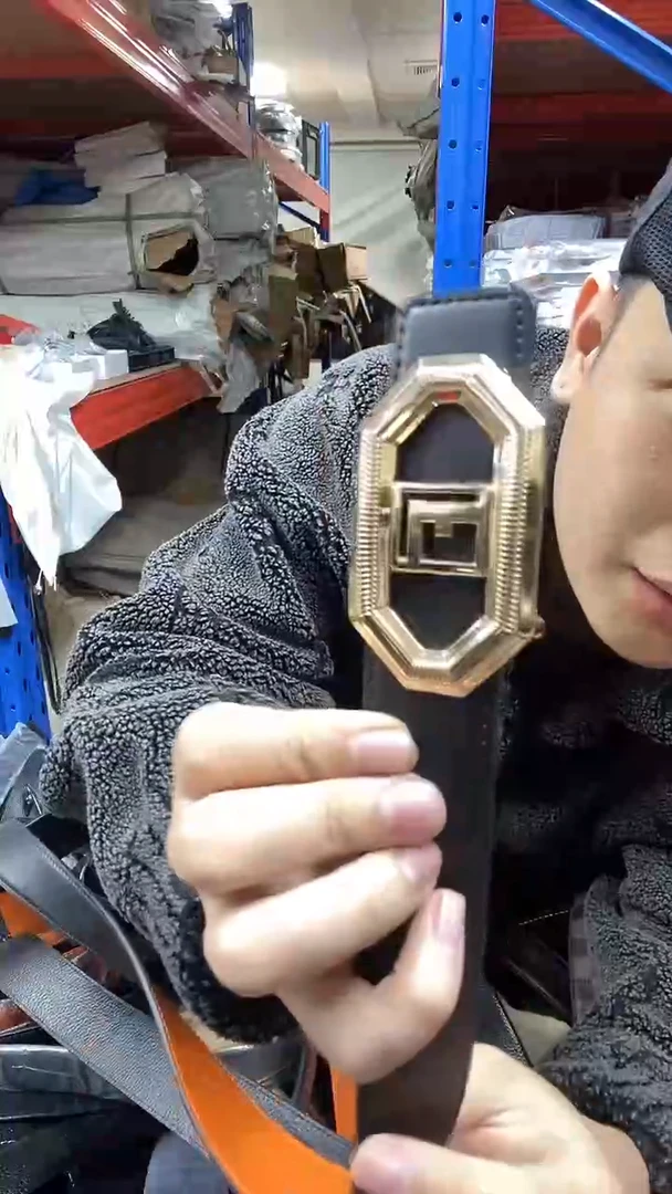 2025新款男士B经典时尚百搭商务扳扣皮带