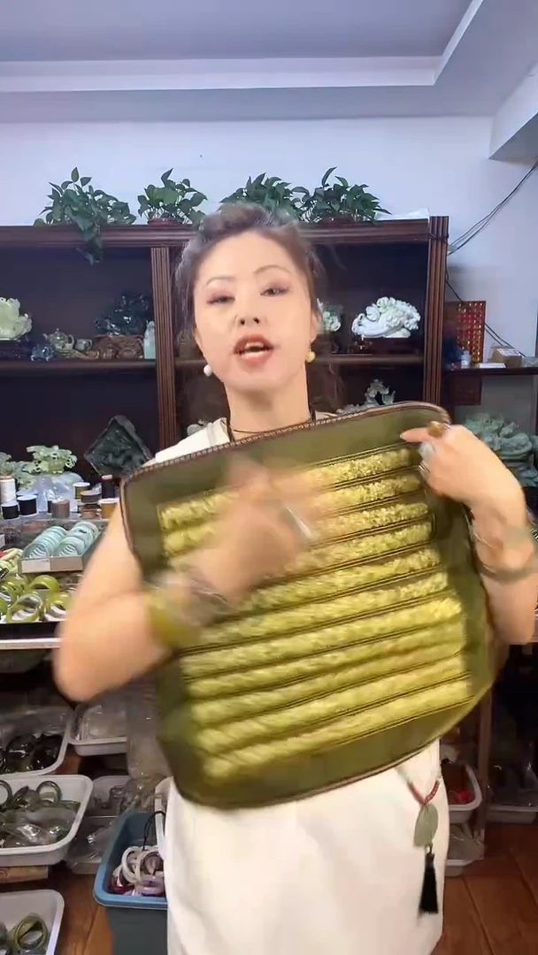 蛇纹石玉未镶嵌坐垫多样性发货其中之一