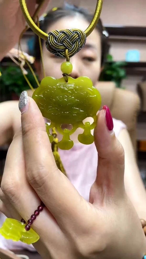 岫玉未镶嵌吊坠多样性发货发其中之一