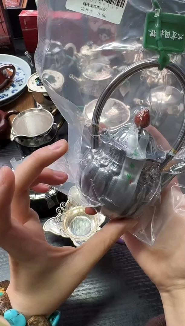 *W*h玄紫浮雕錾刻庄严宝莲灯提梁壶