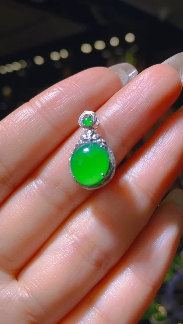 【闪购商品】翡翠吊坠(赠链)18K金镶嵌101