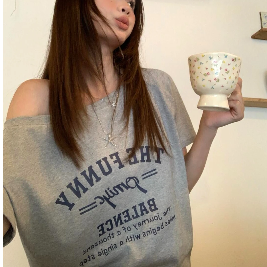 美式复古夏季印花辣妹T恤字母斜肩一字肩女款宽松休闲显瘦短袖上