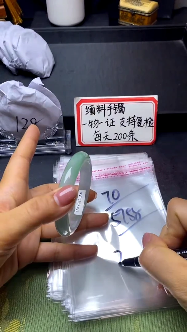 时尚女款缅料手镯70