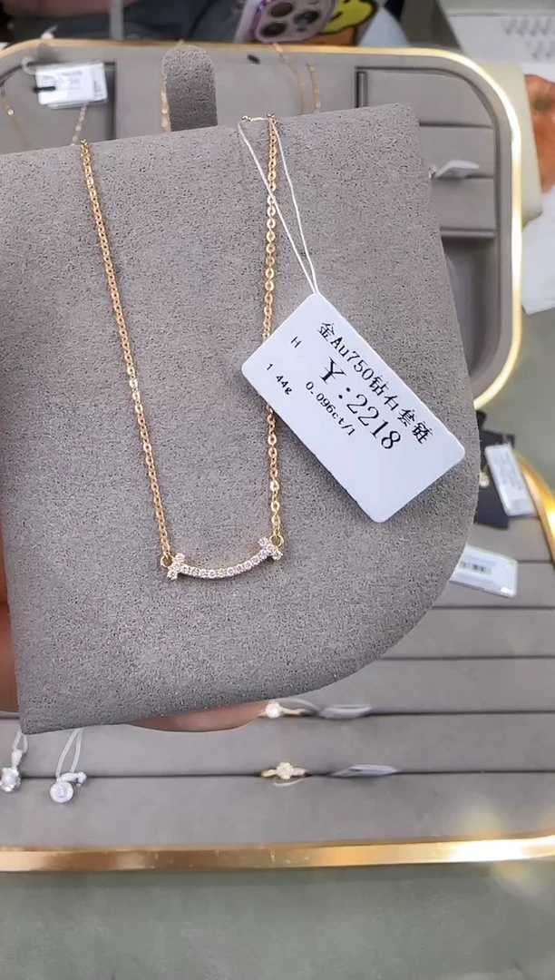 颈饰18K金镶嵌钻石1840