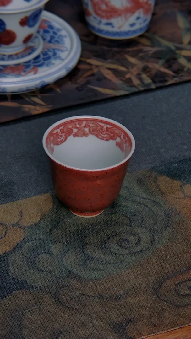 【闪购商品】贵红窑豇豆红釉釉里红如意纹铃铛杯