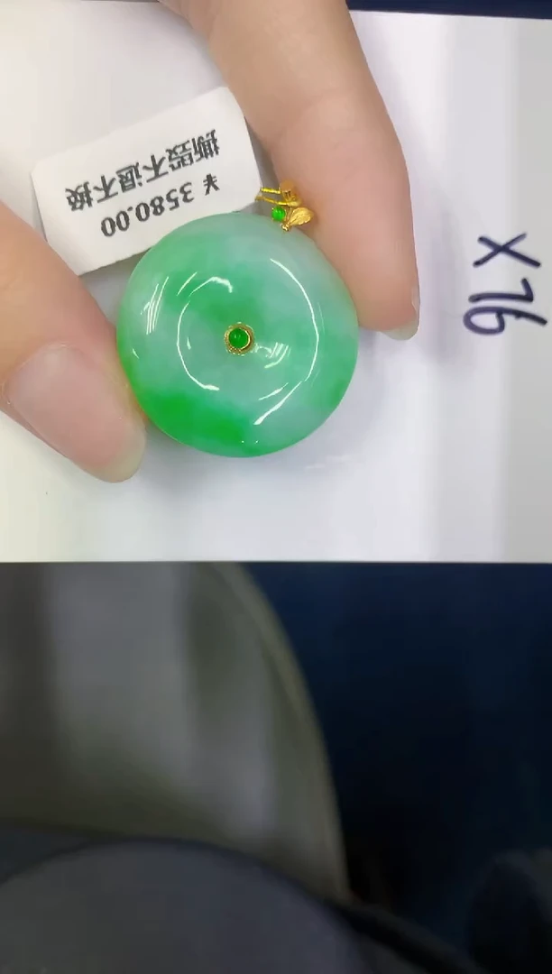 颈饰18K金镶嵌翡翠缅甸天然翡翠A货