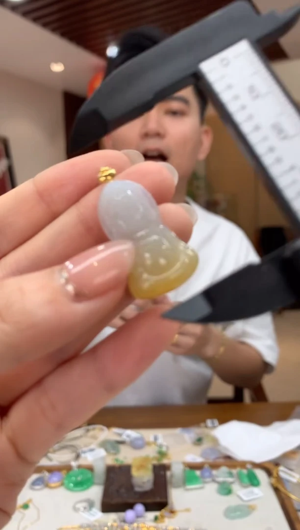 吊坠(不含链)18K金镶嵌翡翠宝宝佛