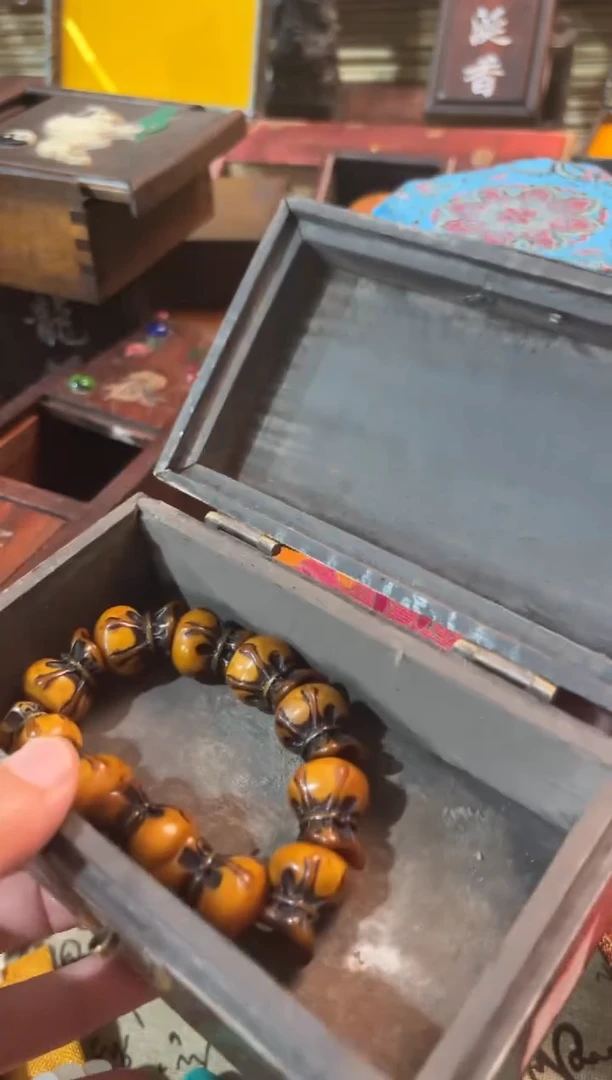 未镶嵌蜜蜡耳饰------------------